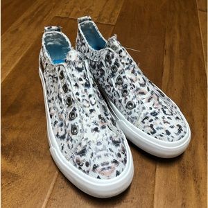 Blowfish shoes size 10 New, never worn.